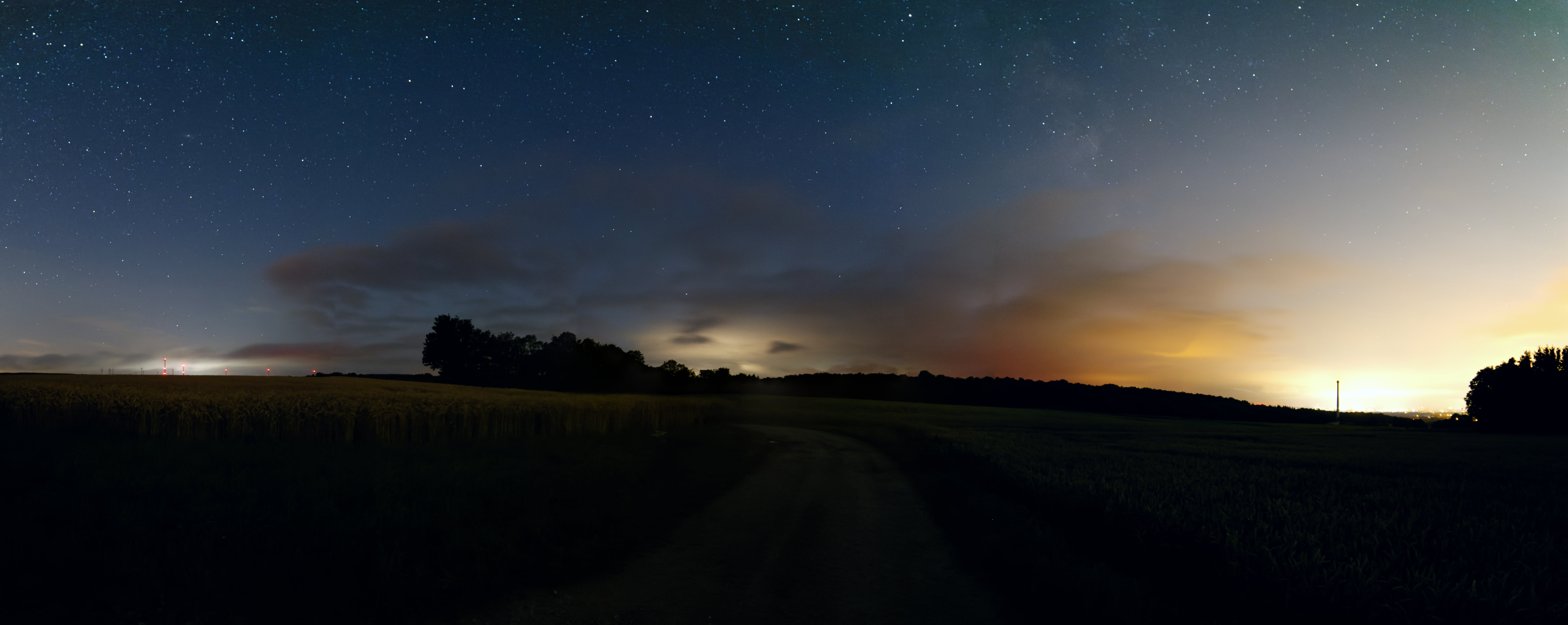 Blick auf das Paderborner Land in der Nacht